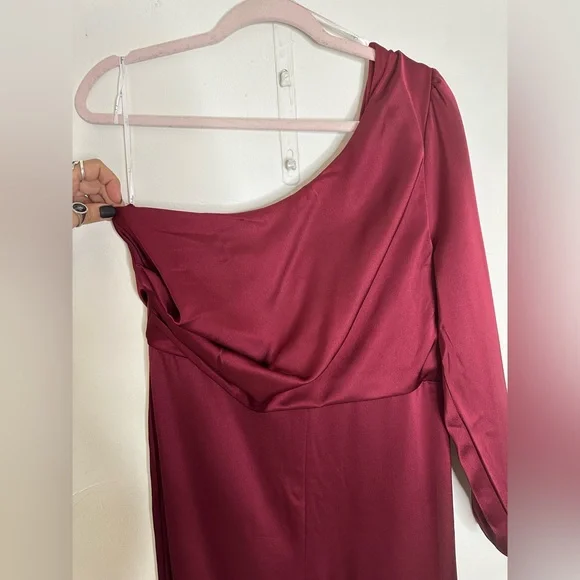 Lulu’s Wine Red Burgundy Satin One-Shoulder Jumpsuit size XL - Picture 8 of 14